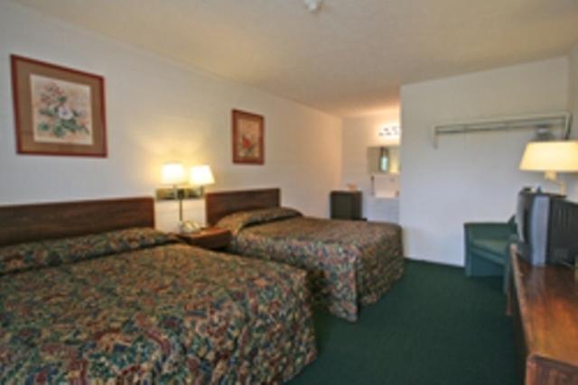 Hotel Lake Anna Glenora Habitación foto