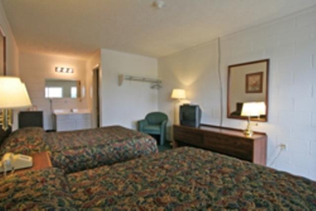 Hotel Lake Anna Glenora Habitación foto